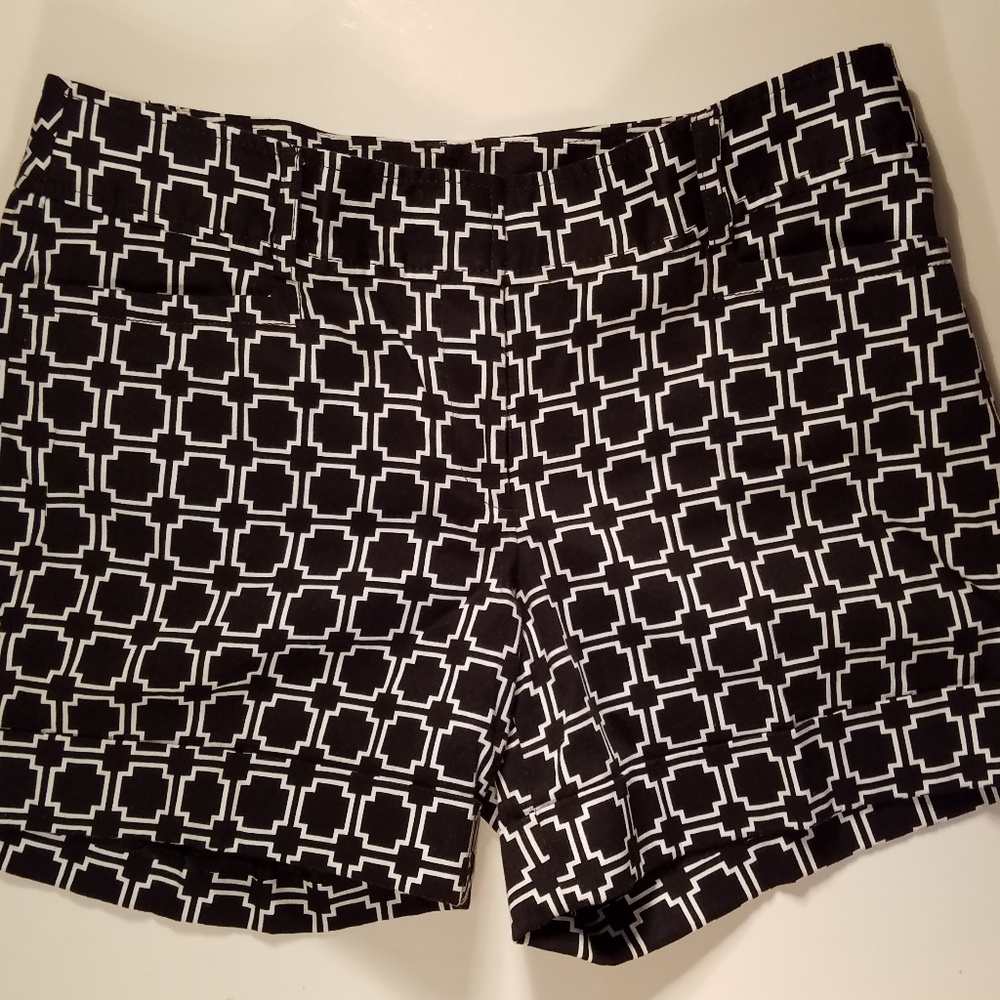 White / Black Dressy Flat Front Shorts 1j